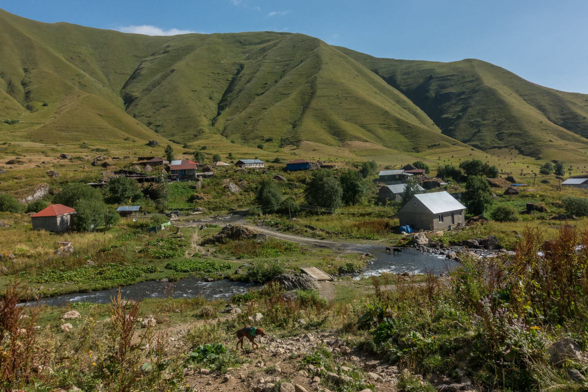 The hike starts at the Roshka village