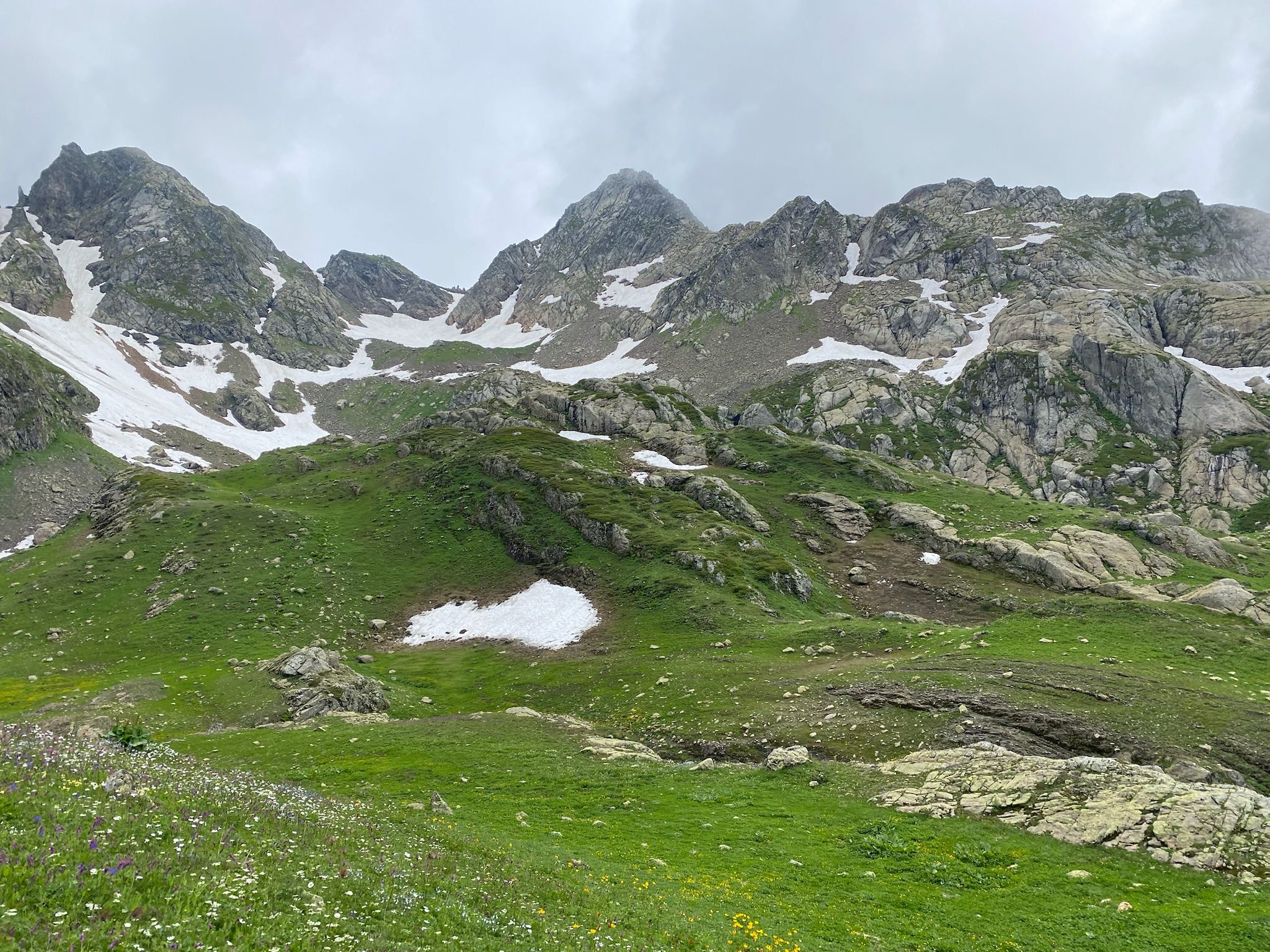 Along the route to Tsakasperi lake