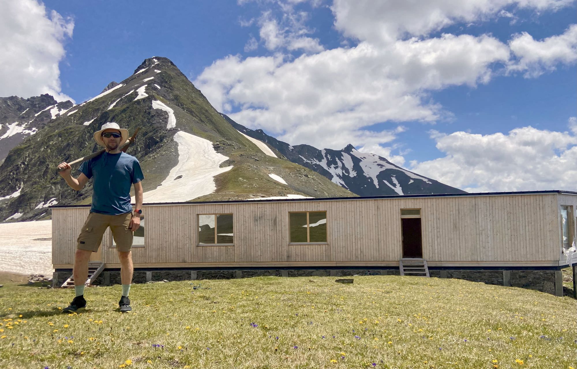 The new hiking shelter at the Tanie pass