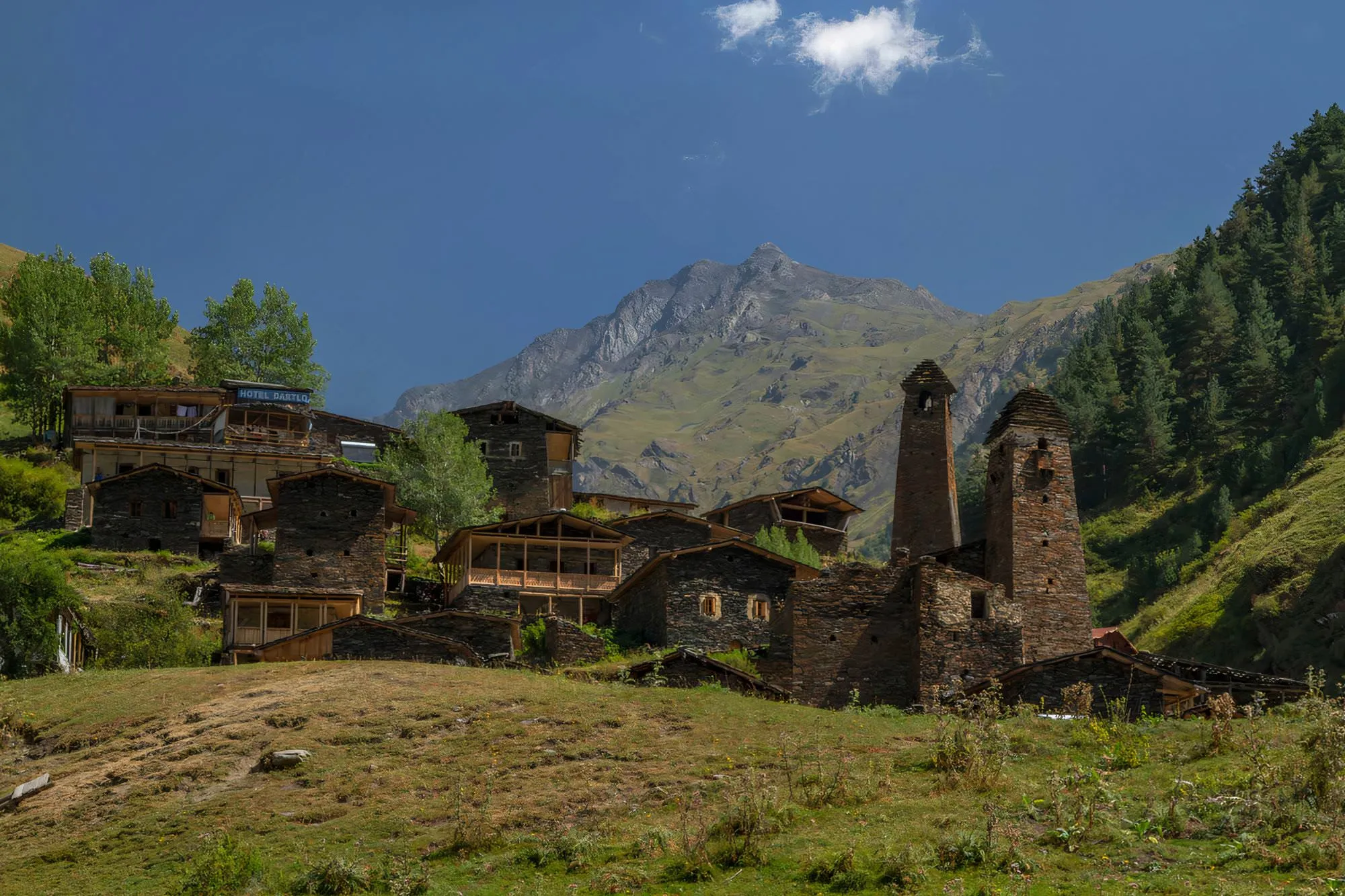 Dartlo with Kvavlo tower in the background